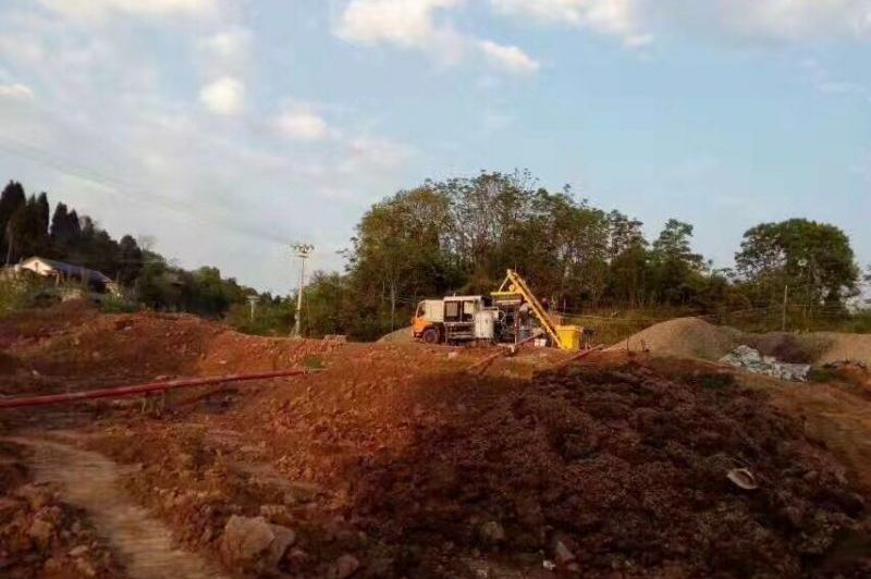 三民搅拌车载泵参与南宁高压线塔桩建设